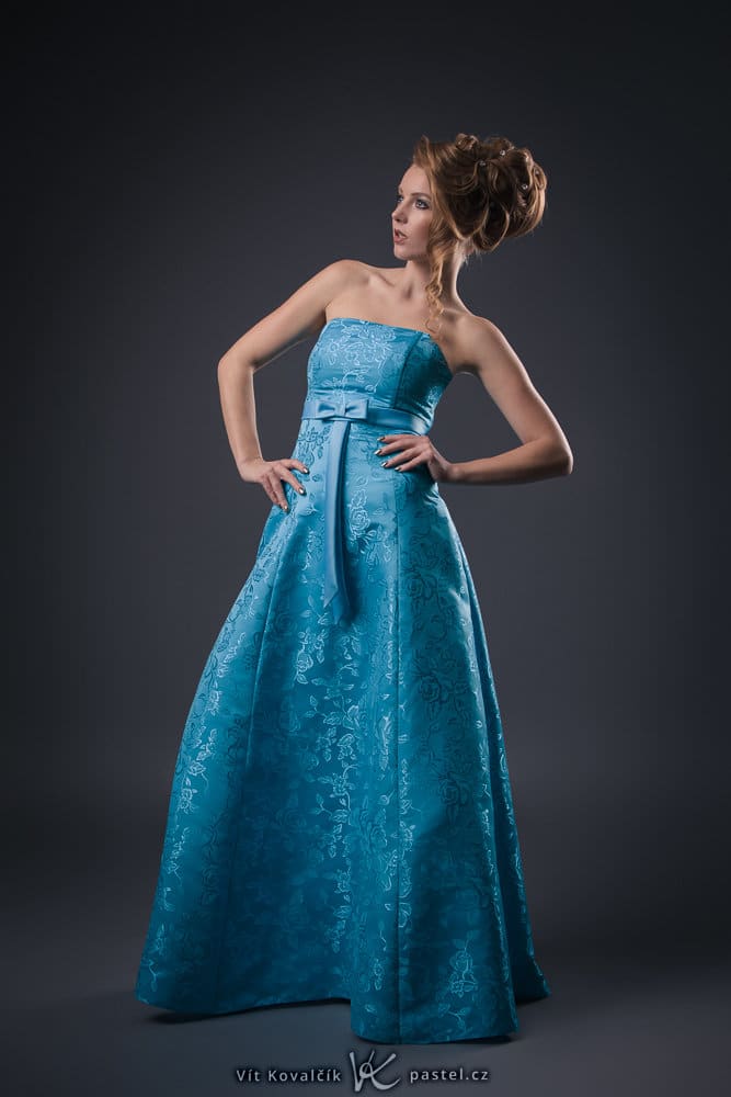 Studio Photography - hands on hips