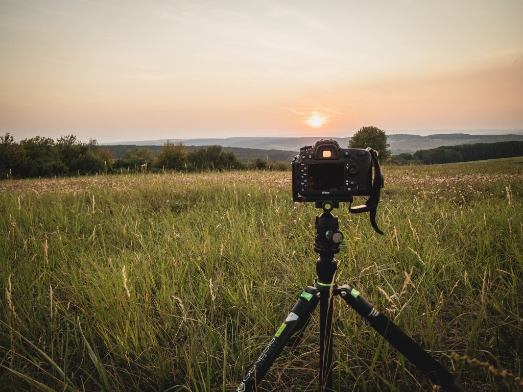 How Does a Landscape’s Light Change During One Day? - setting gear up