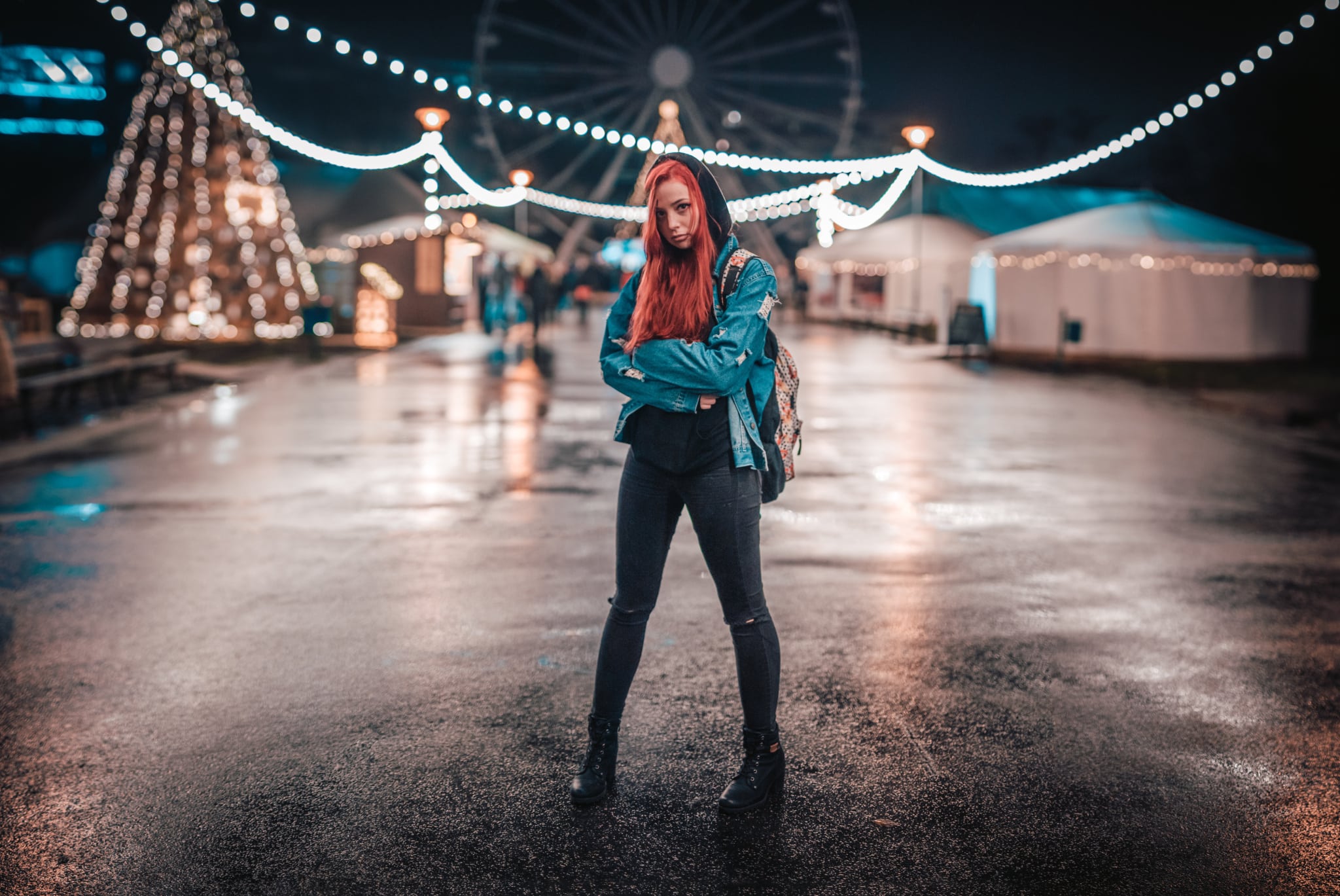 How Can You Get Stronger Bokeh? - girl with wheel in background
