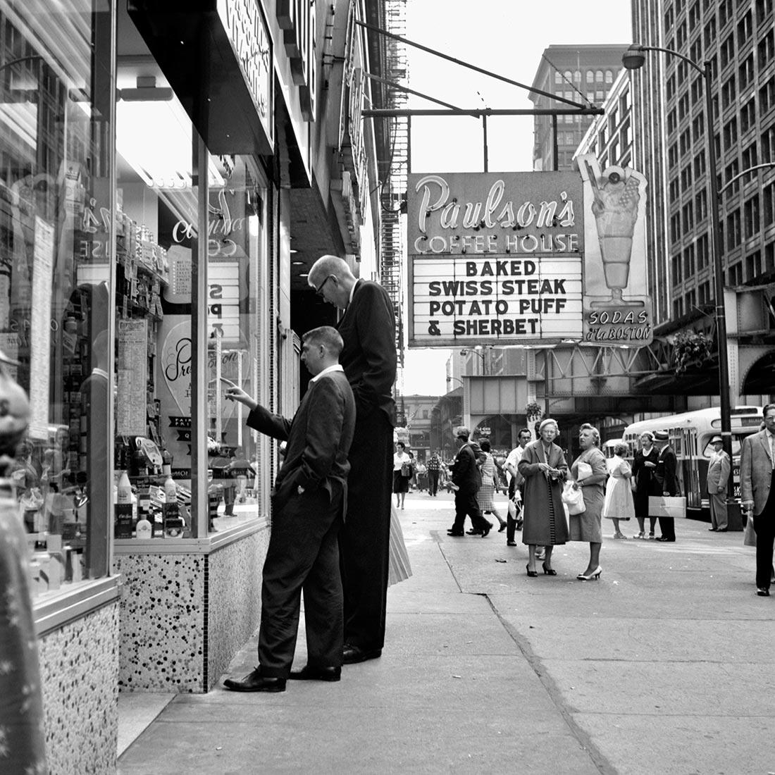 8 Clues to Better Street Photography in the Works of Vivian Maier