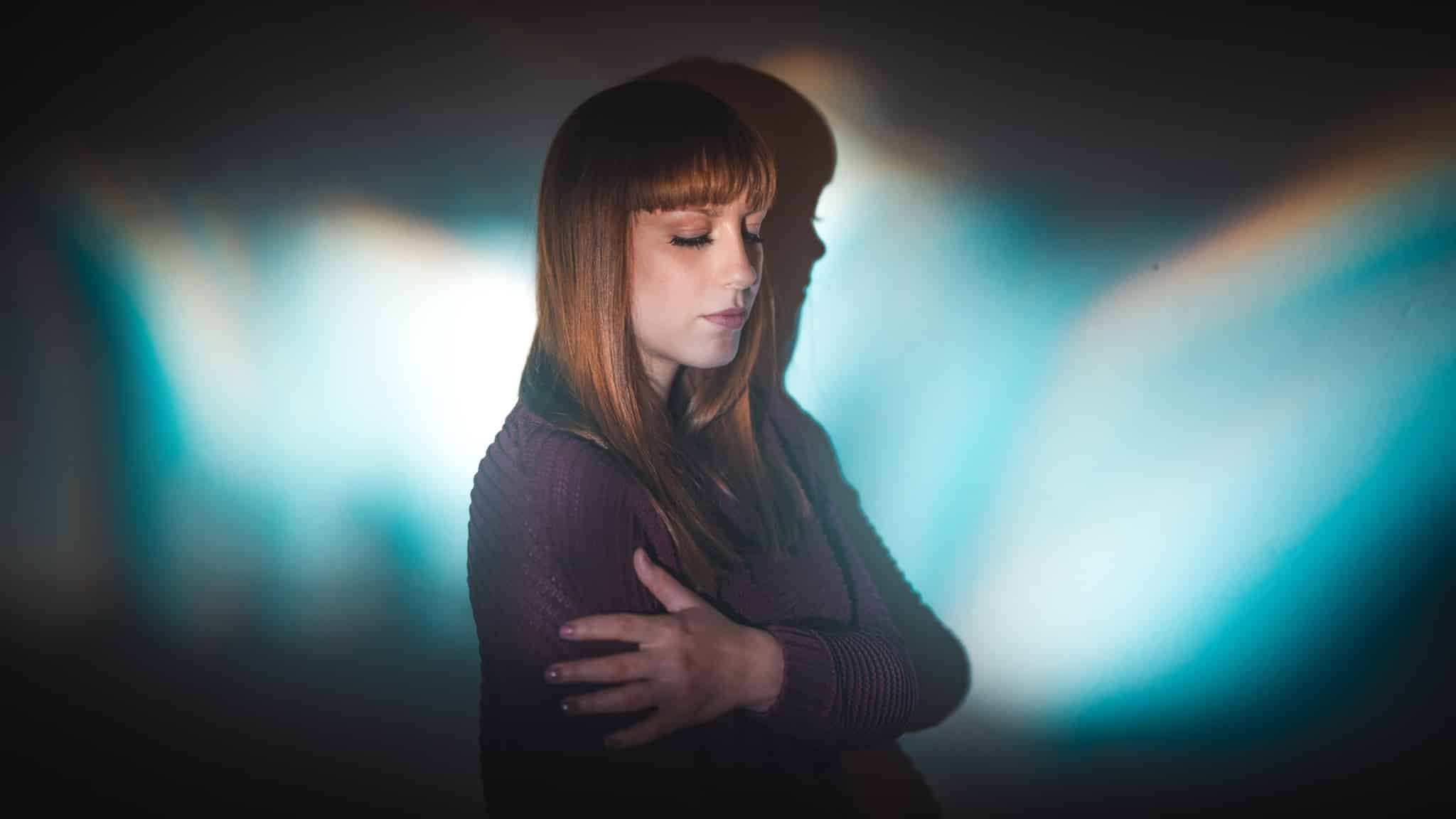 Want Truly Original Portrait Lighting? Then Experiment With Reflections and Refraction!