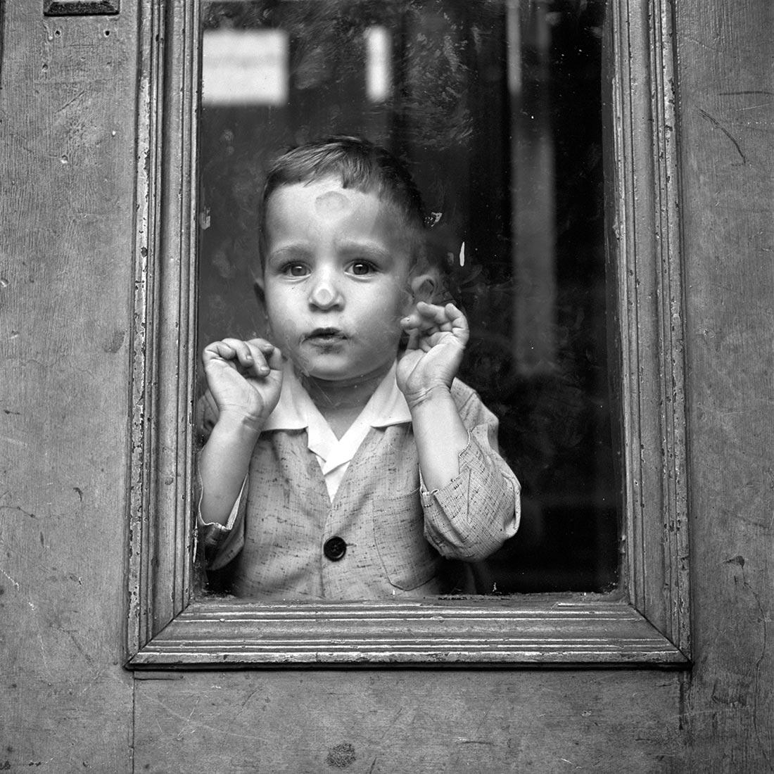 8 Clues to Better Street Photography in the Works of Vivian Maier