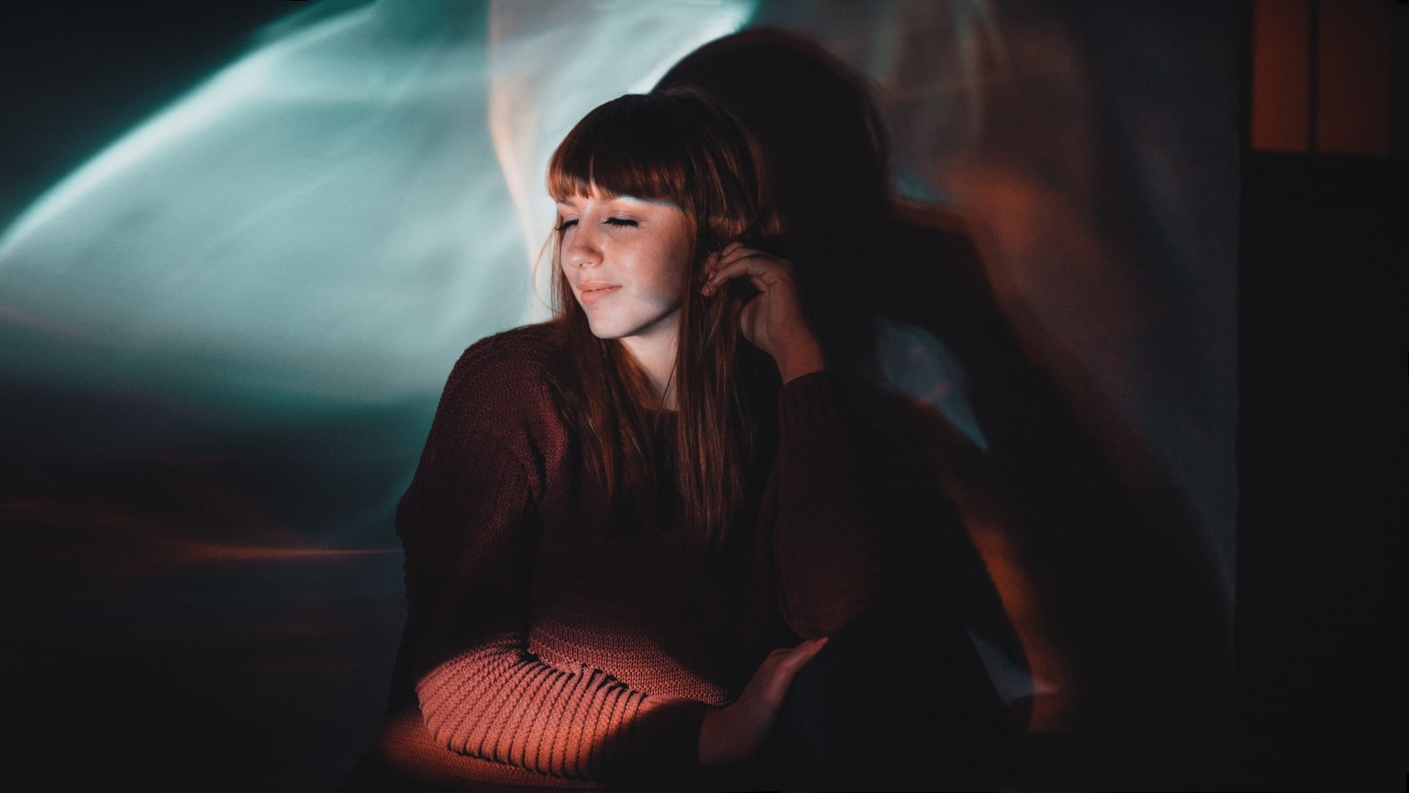 Want Truly Original Portrait Lighting? Then Experiment With Reflections and Refraction!