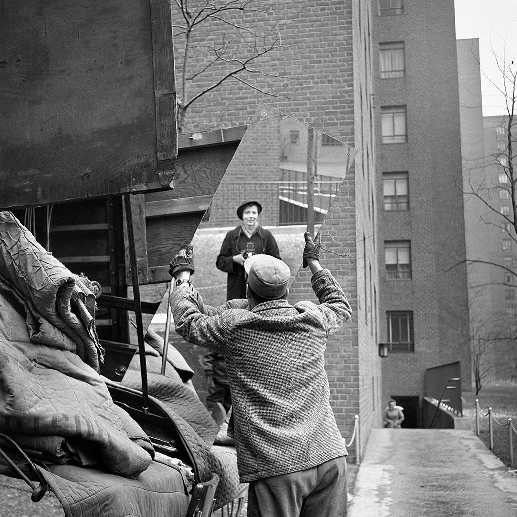 8 Clues to Better Street Photography in the Works of Vivian Maier