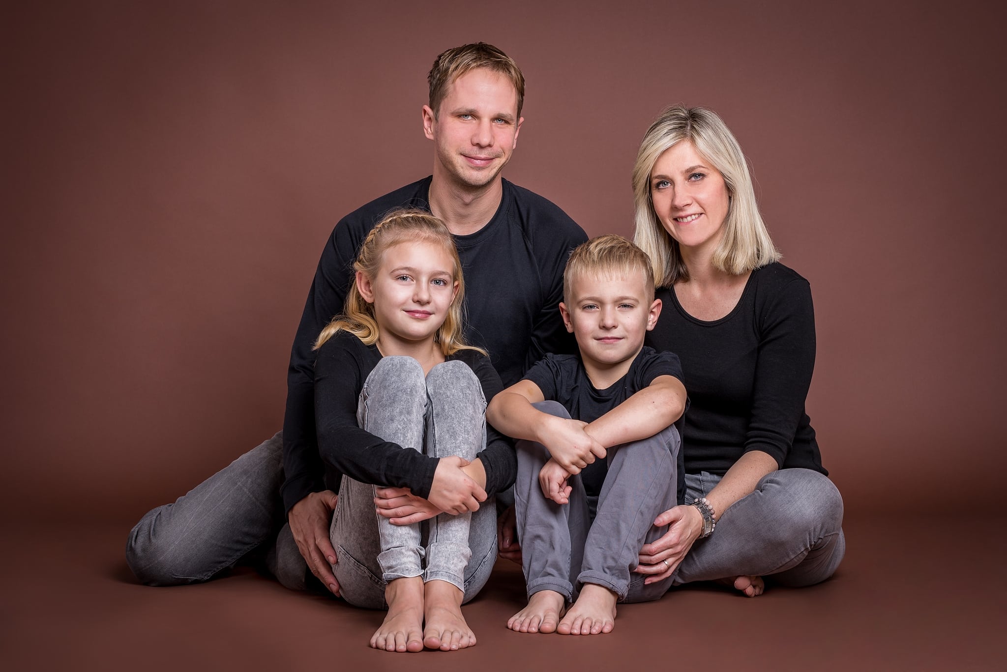 Photographing Families: Learn the Basics of Group Photography