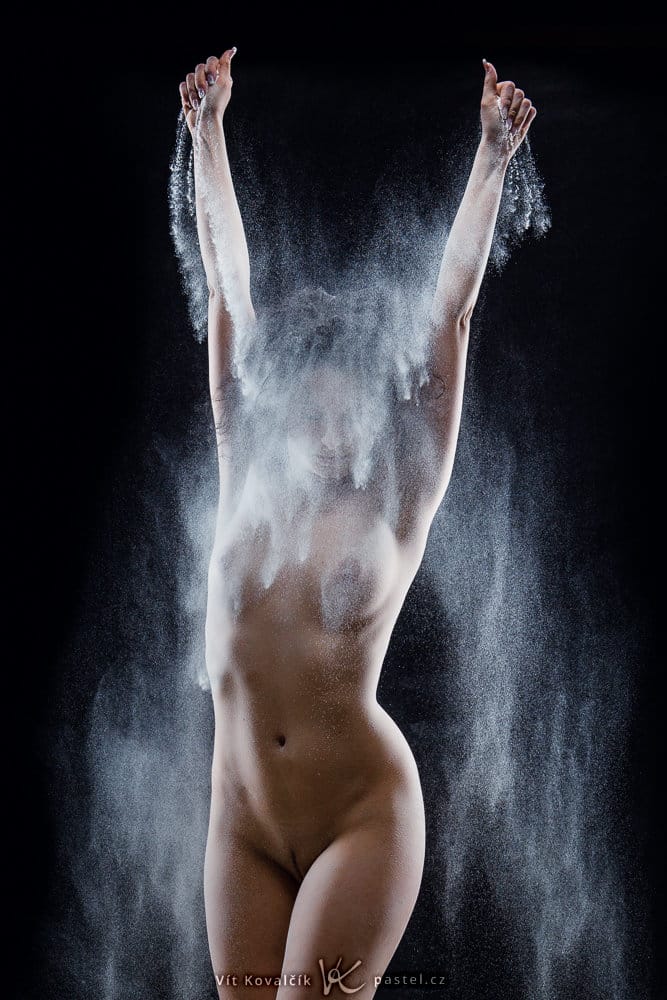 Using Powders in Nude Photography