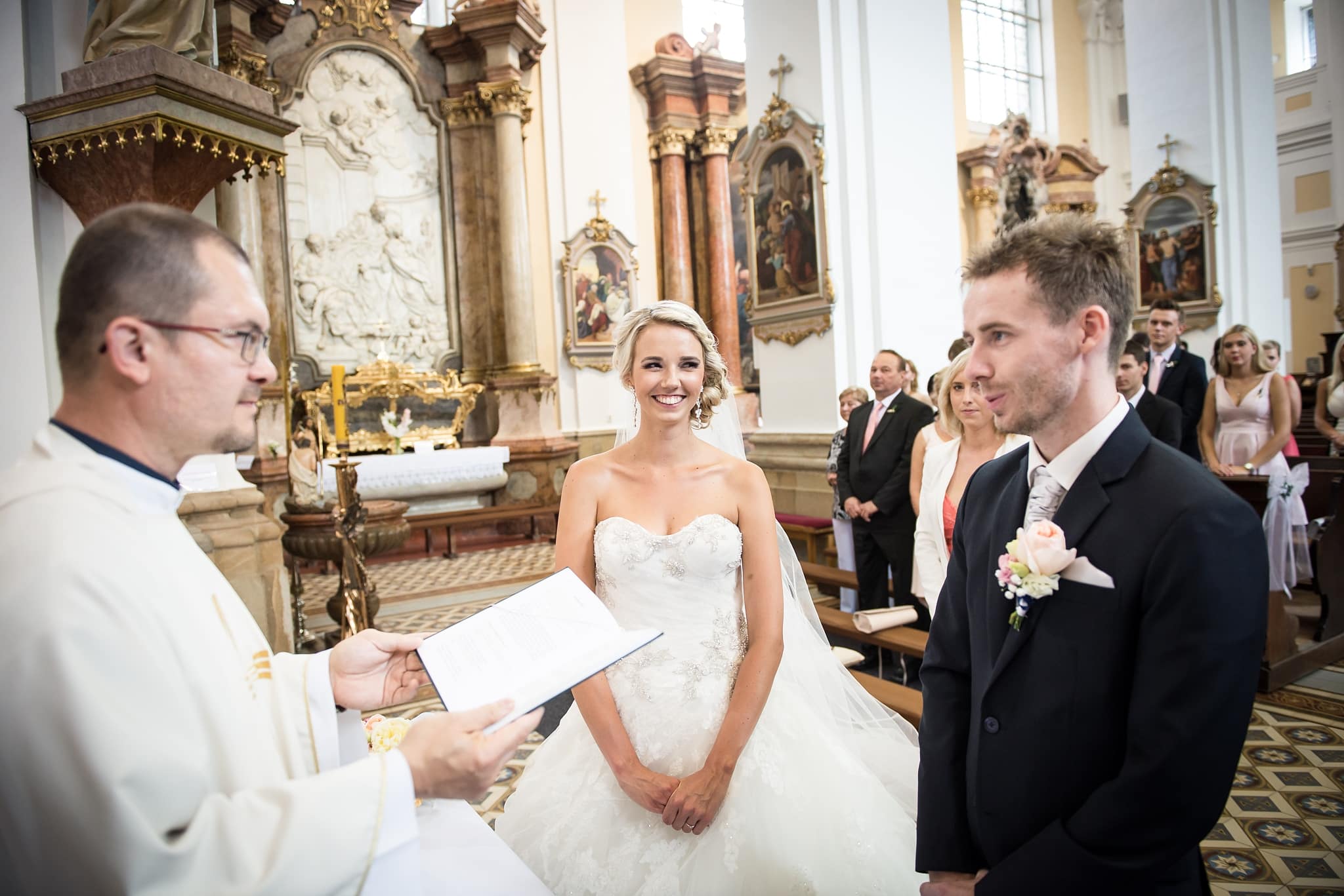 No More Faux Pas on the Big Day! 8 Basics of Wedding Photography Etiquette