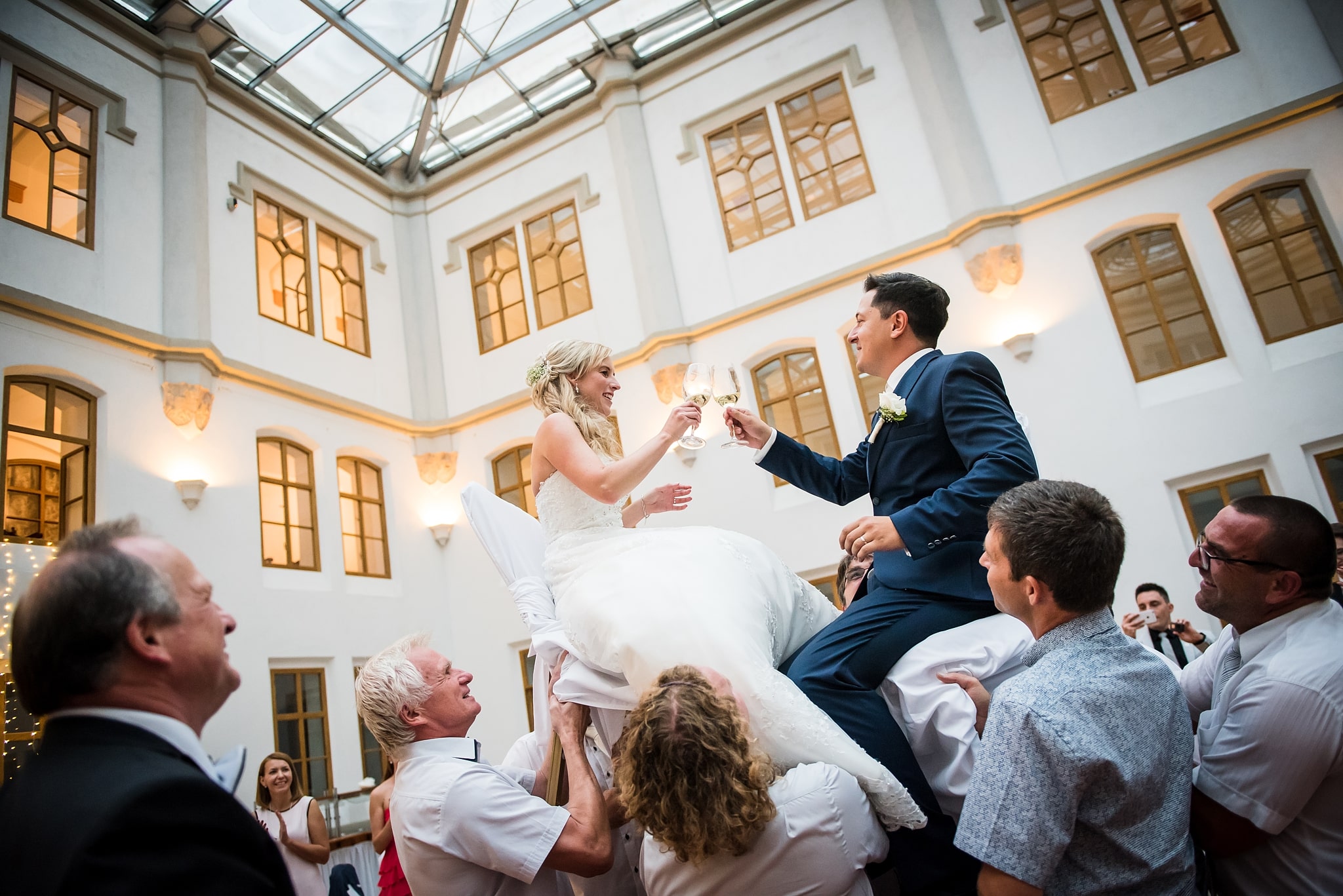 No More Faux Pas on the Big Day! 8 Basics of Wedding Photography Etiquette