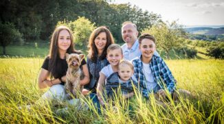 Photographing Families: Learn the Basics of Group Photography