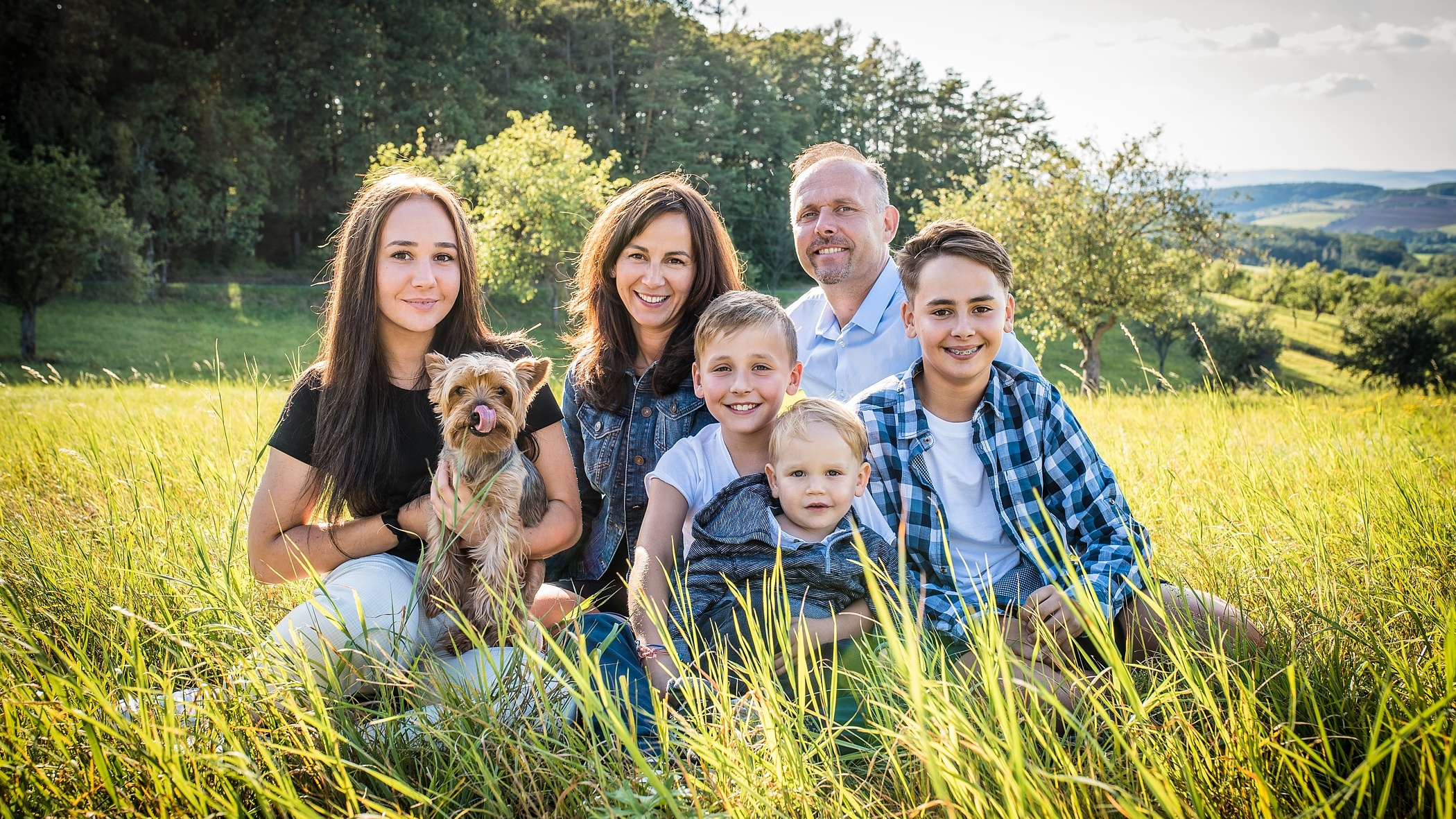 Photographing Families: Learn the Basics of Group Photography