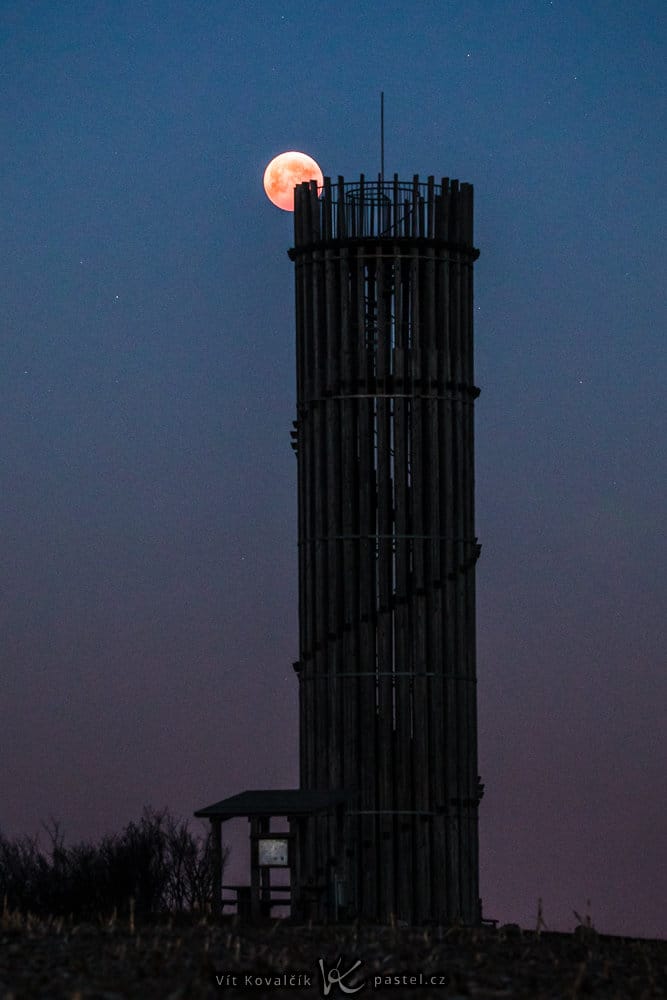 How to photograph the Moon – landscape photography