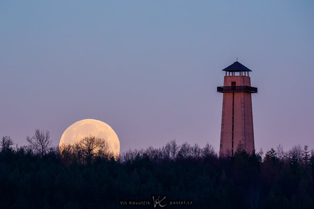 How to photograph the Moon – landscape photography