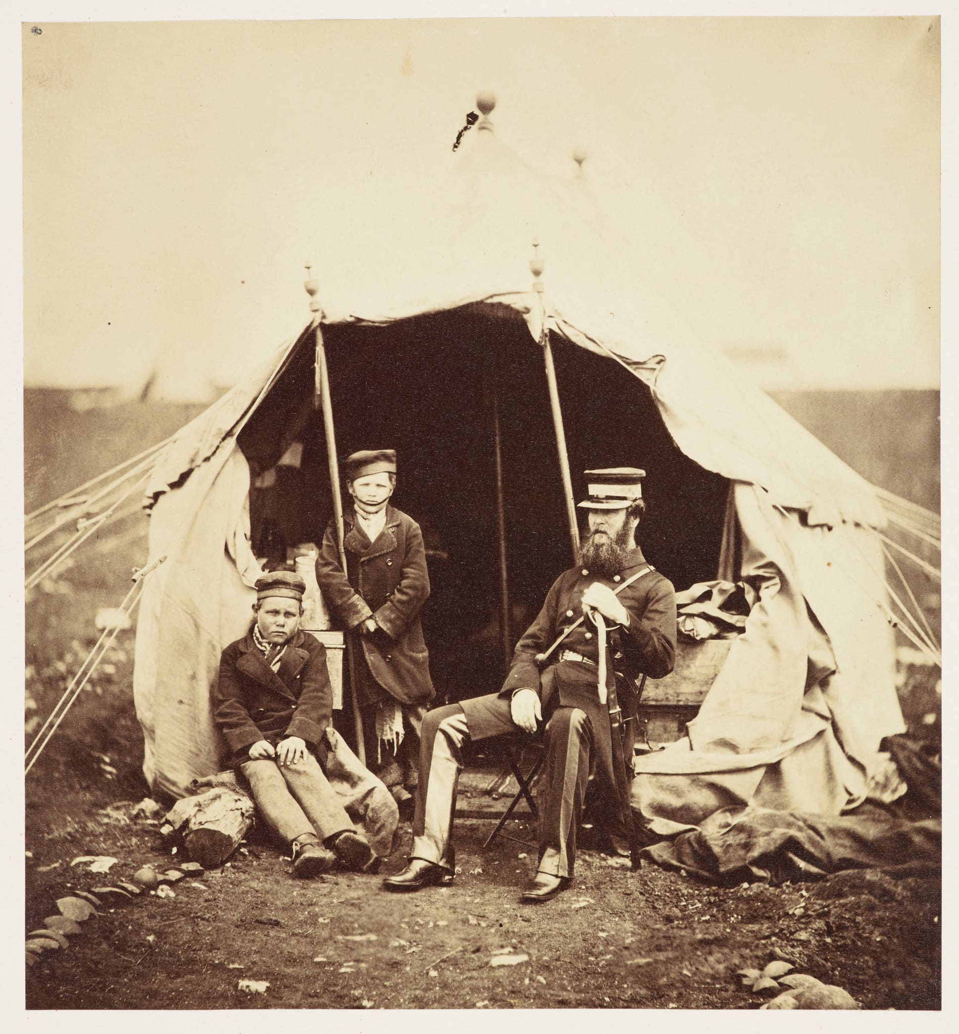 Photography in the trenches of war - 5 famous war photographers