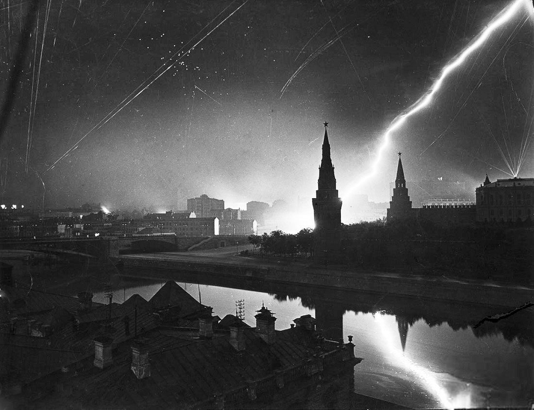 Photography in the trenches of war - 5 famous war photographers
