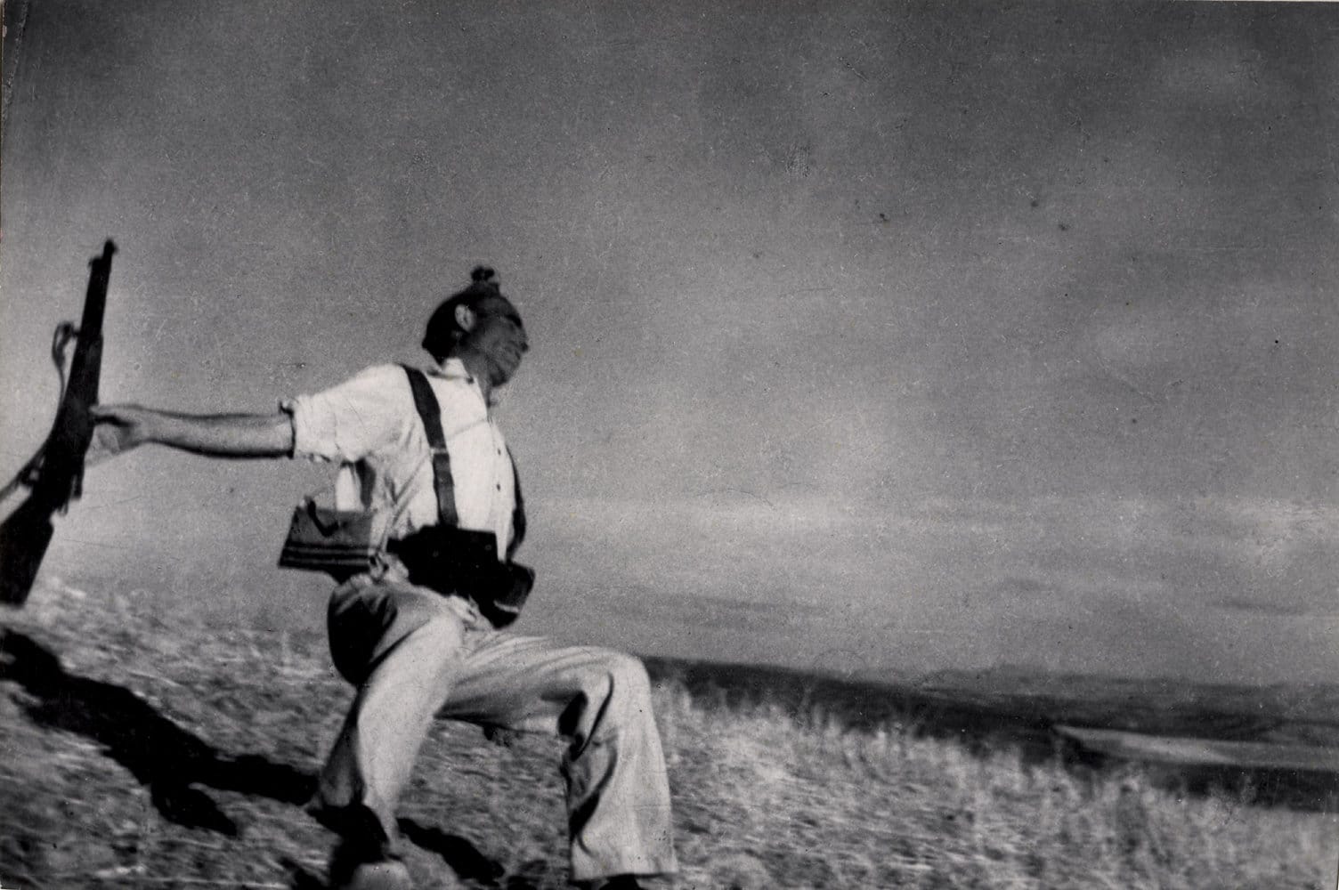 Photography in the trenches of war - 5 famous war photographers