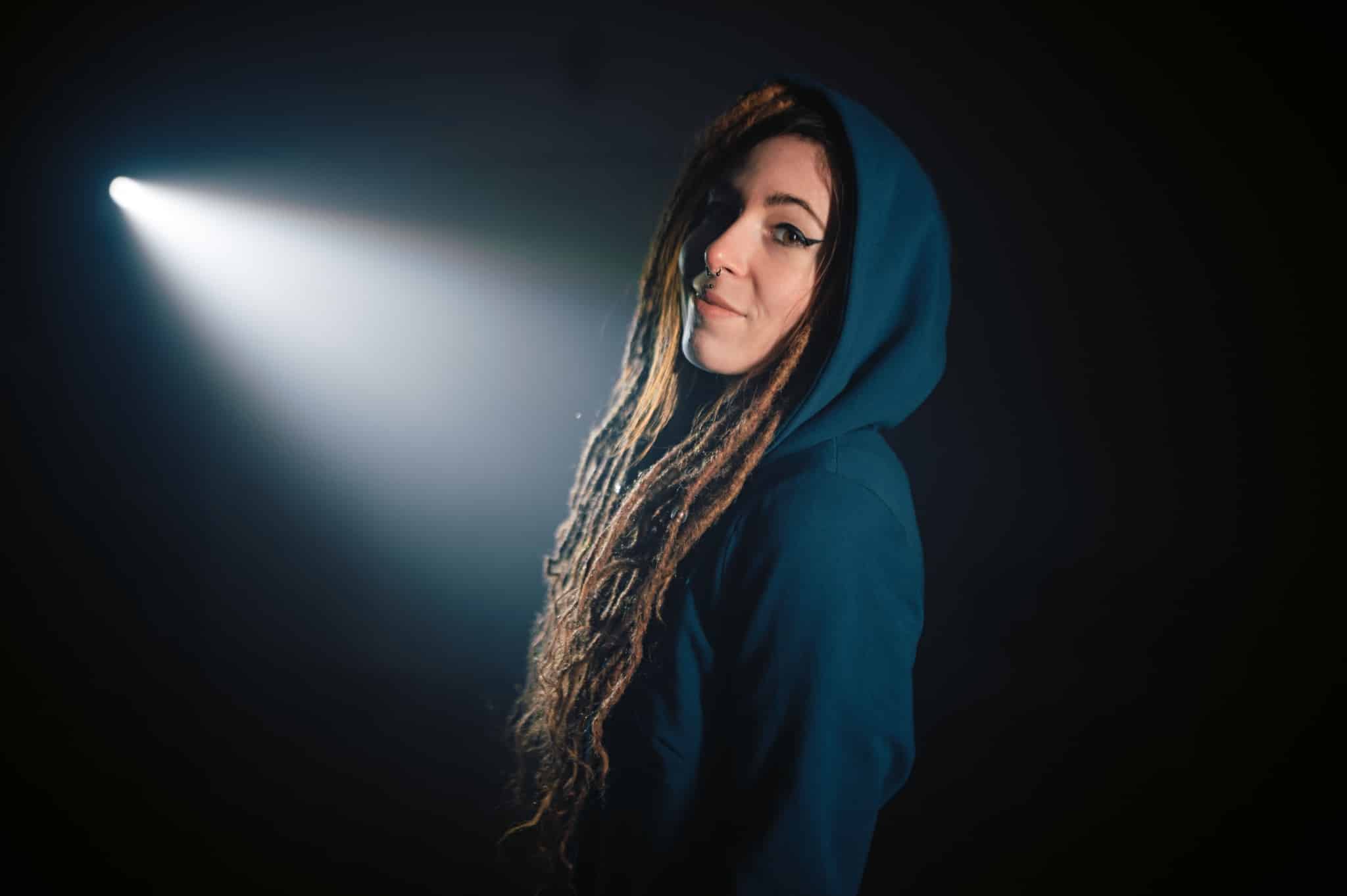 Effective light rays: how to easily create and use them in your photography
