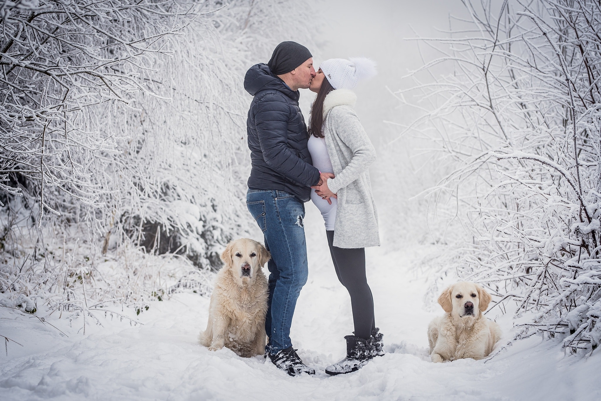 How to Do a Maternity Photoshoot - Plan, Choose the Right Poses, and Get the Whole Family Involved