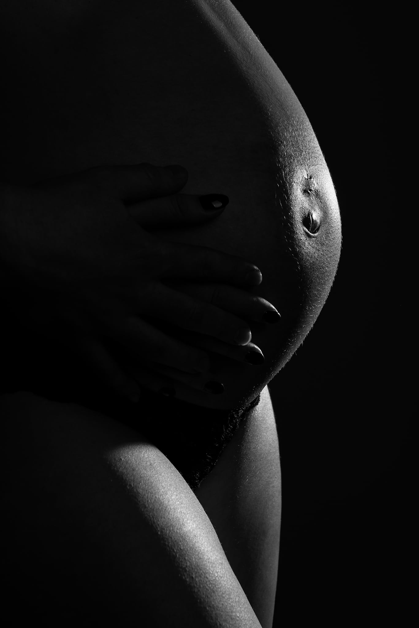 How to Do a Maternity Photoshoot - Plan, Choose the Right Poses, and Get the Whole Family Involved