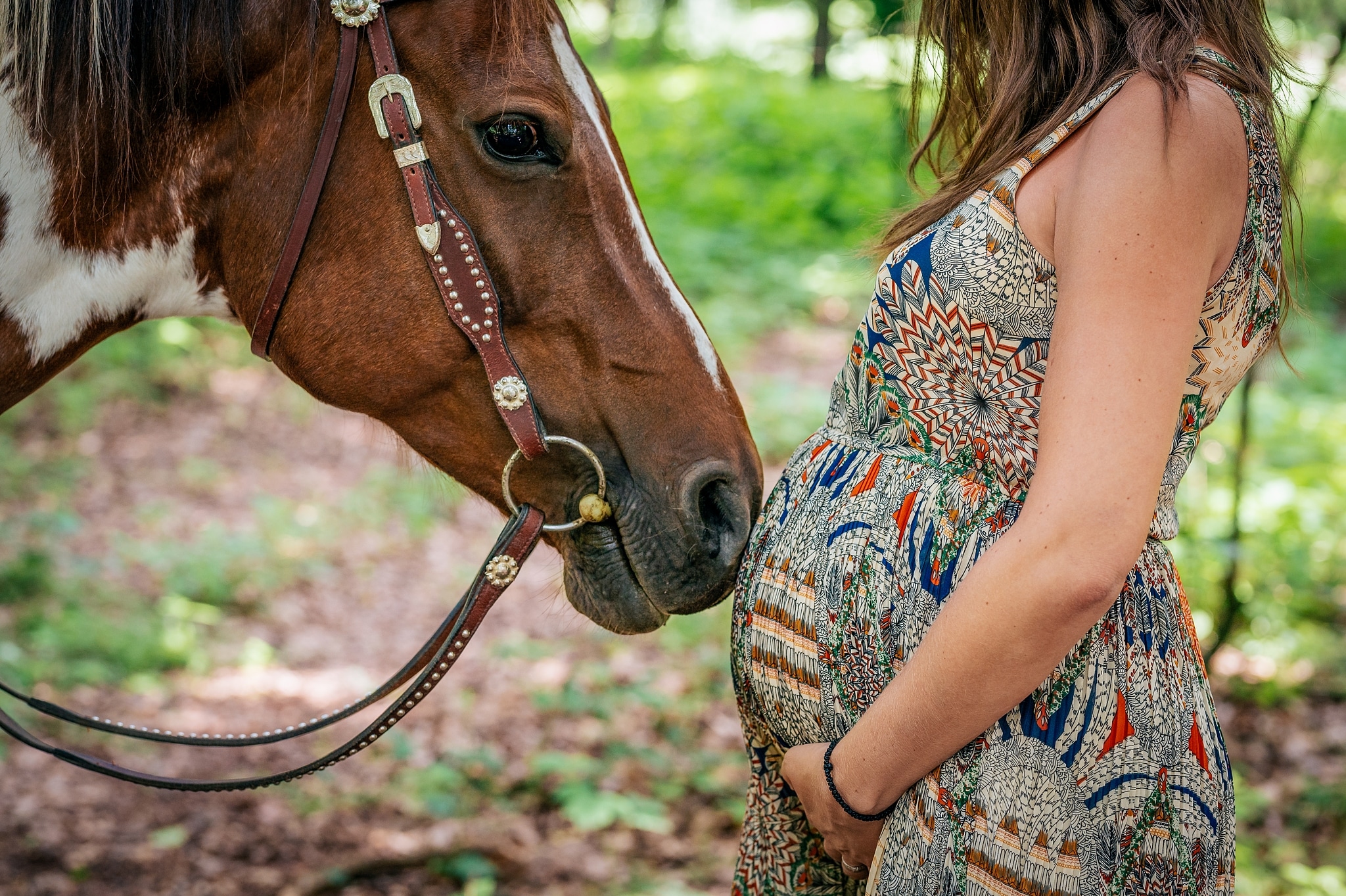How to Do a Maternity Photoshoot - Plan, Choose the Right Poses, and Get the Whole Family Involved