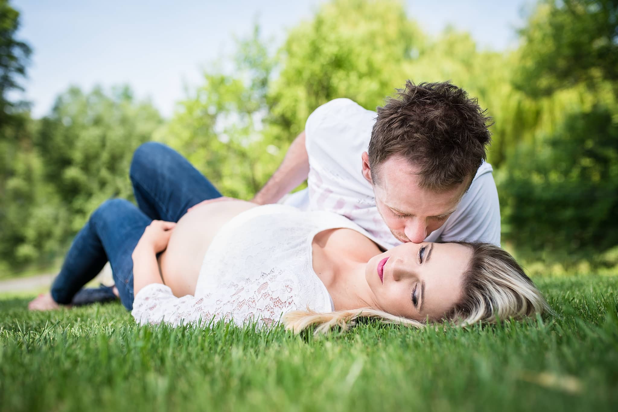 How to Do a Maternity Photoshoot - Plan, Choose the Right Poses, and Get the Whole Family Involved