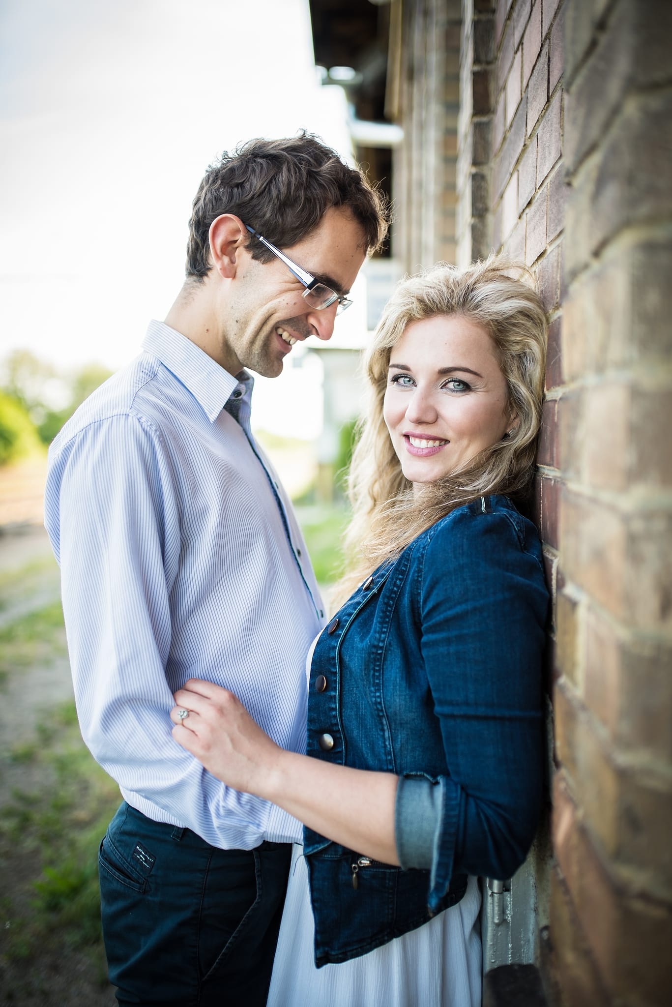 How to do a Couples Photoshoot: Romance, Coordinated Colors, and Smiles