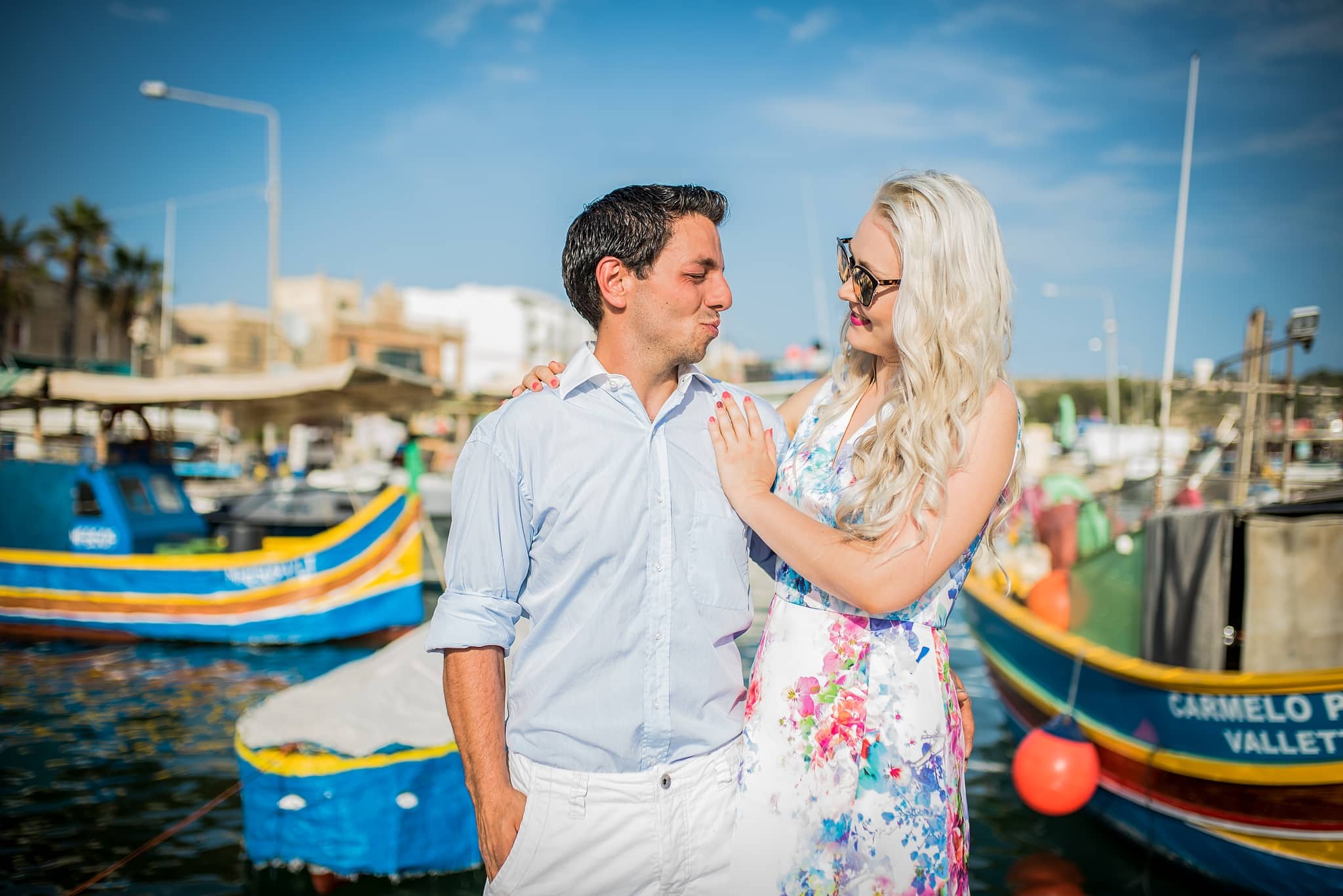 How to do a Couples Photoshoot: Romance, Coordinated Colors, and Smiles 