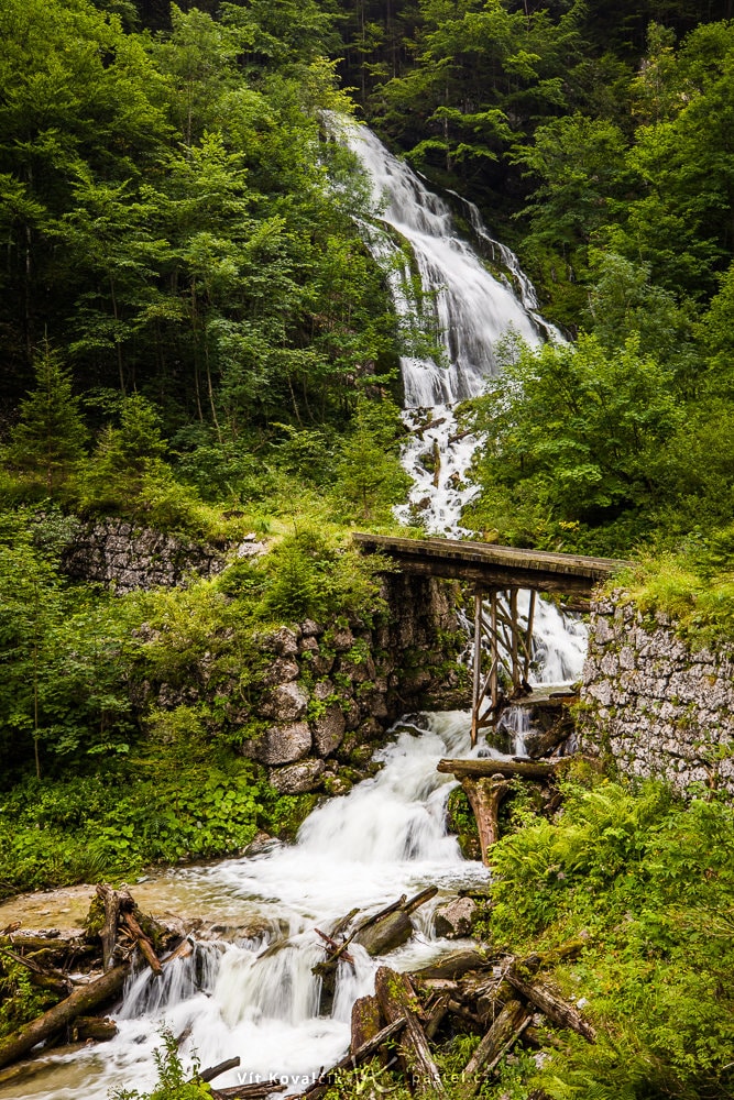 How to Photograph Waterfalls Using Basic Photo Equipment