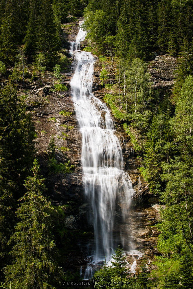 How to Photograph Waterfalls Using Basic Photo Equipment
