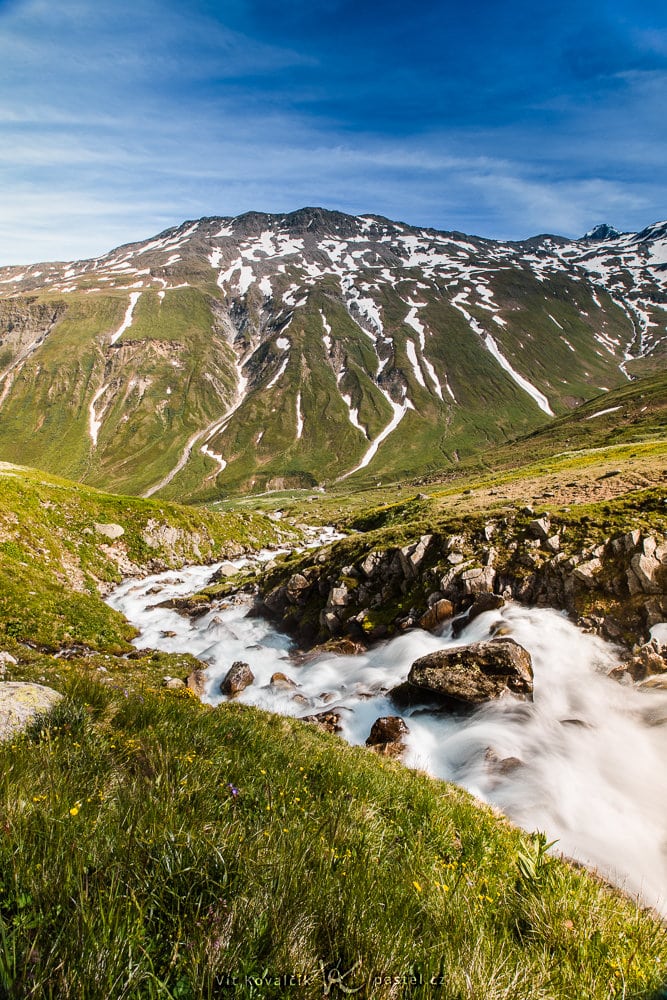 How to Photograph Waterfalls Using Basic Photo Equipment
