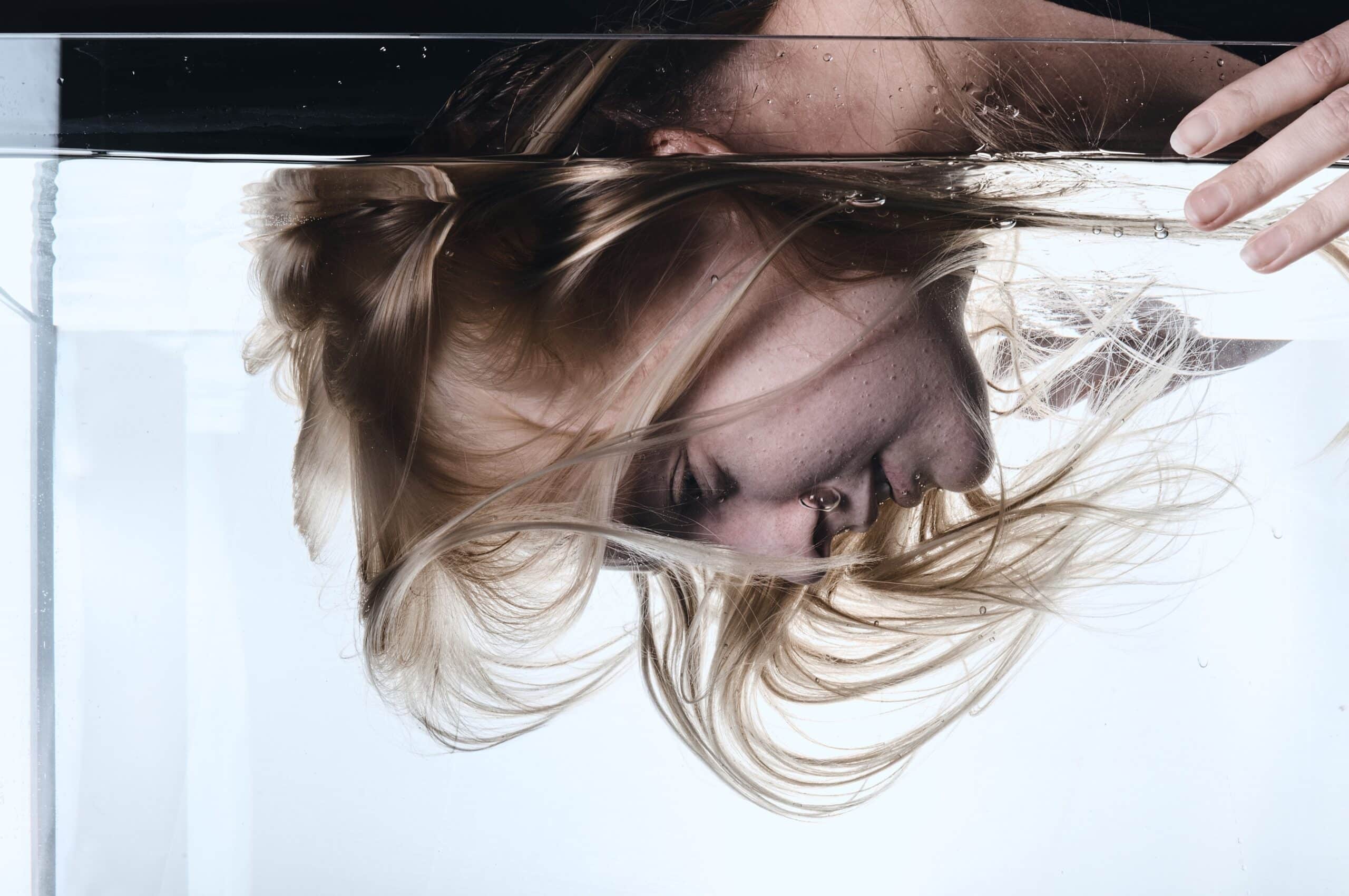 At-Home Underwater Portraits Using Only a Model, Aquarium, and Camera