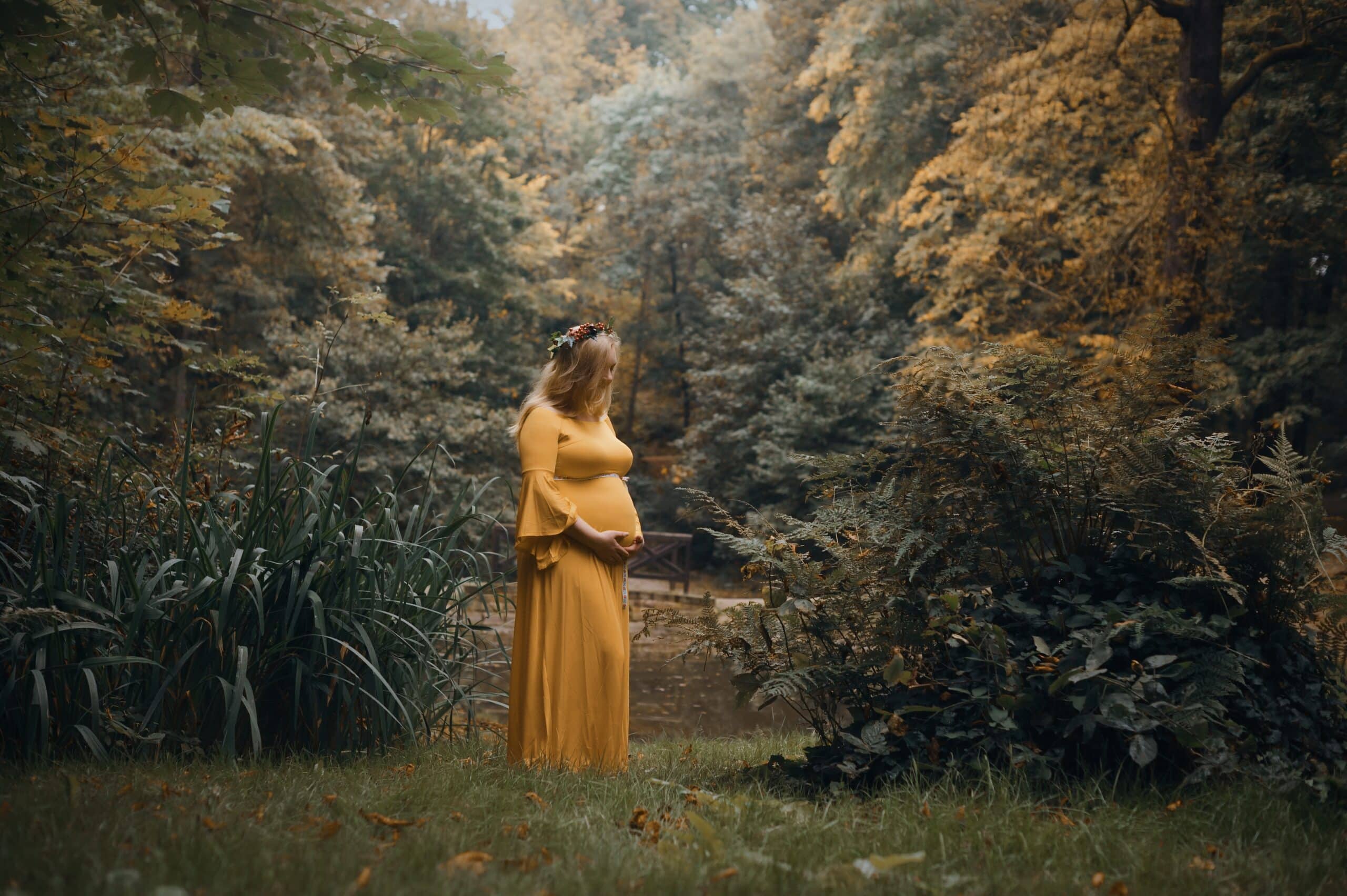 How to Do an Outdoor Maternity Photoshoot