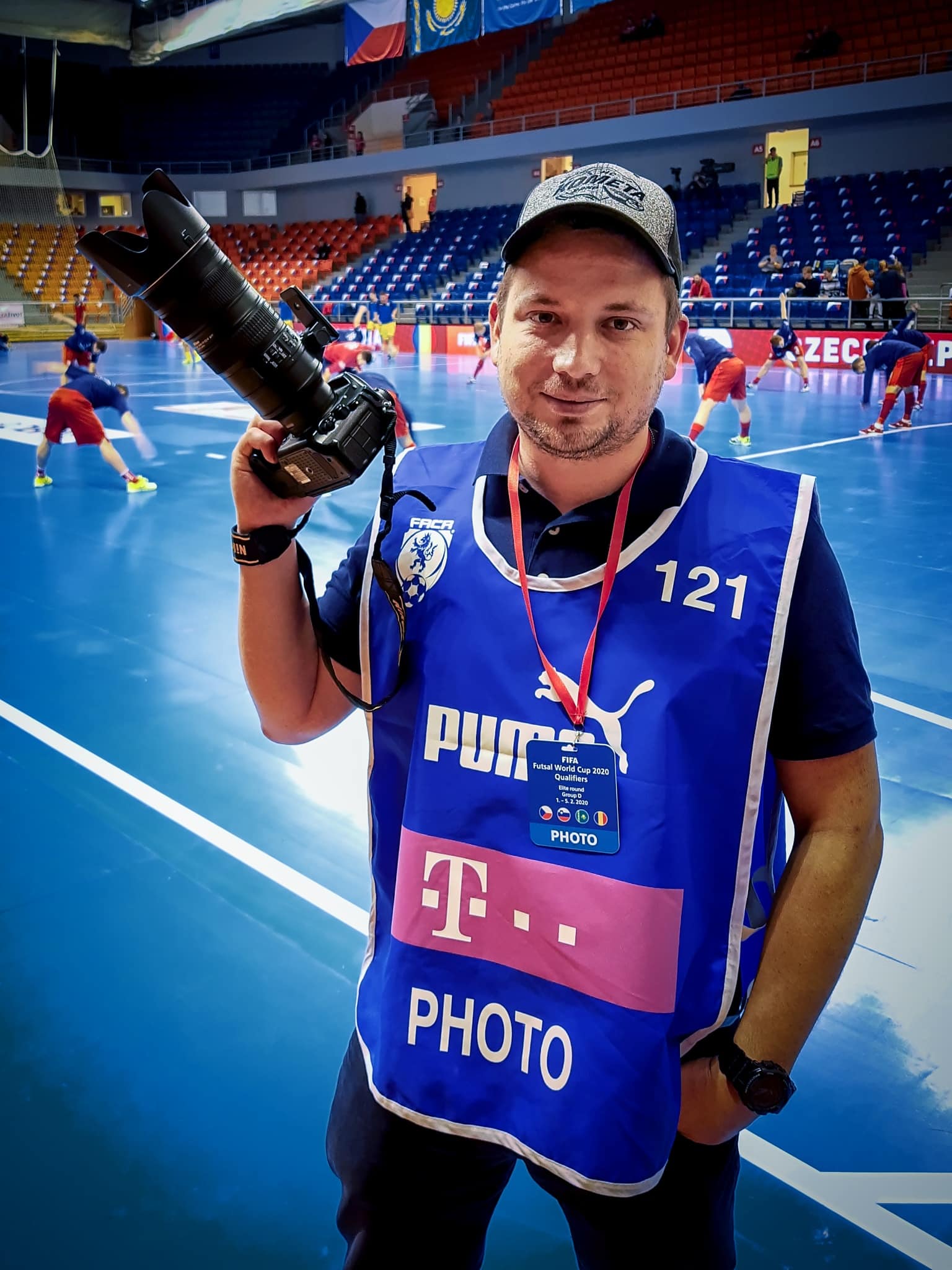 How to photograph in the sports hall: dress appropriately and cover your  camera
