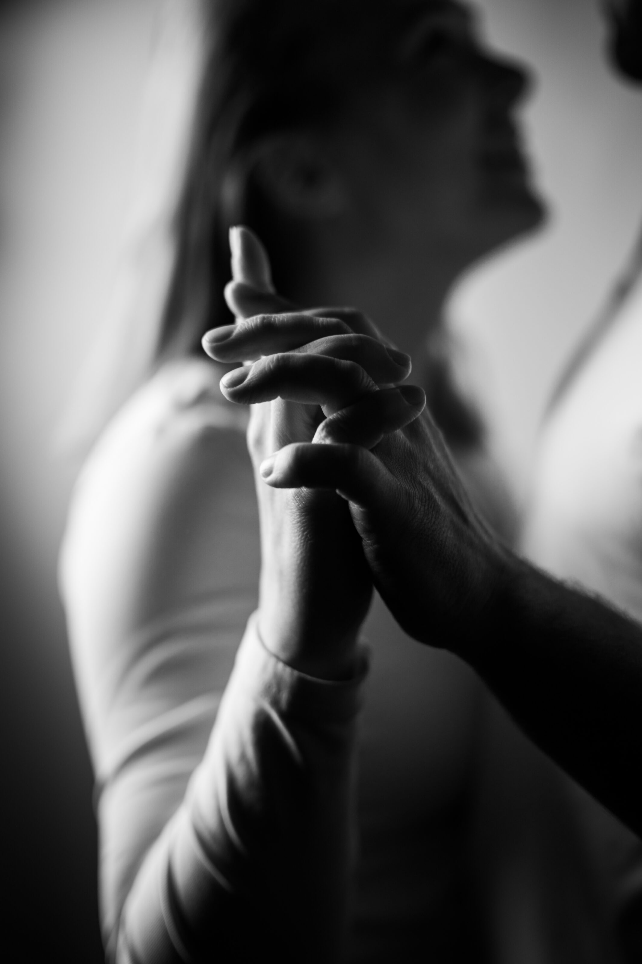 Minimalistic Couples Photoshoots