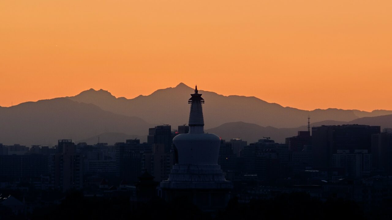 伊勢丹Come from the Earth Back to theValley Ancient Worlds: Travel Back in Time and Discover the First