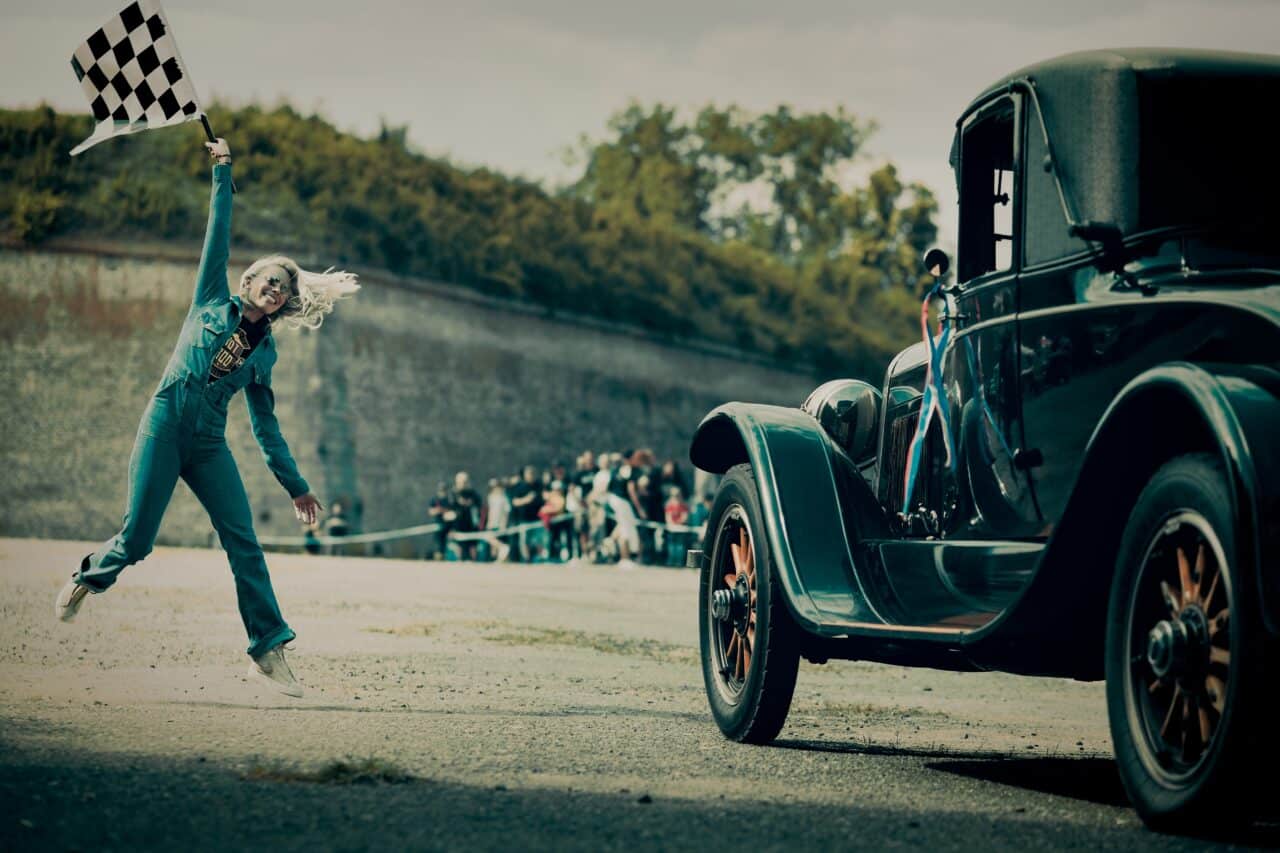 car photo, galerie, Start! With another photographer, we told her to jump as high as she could.