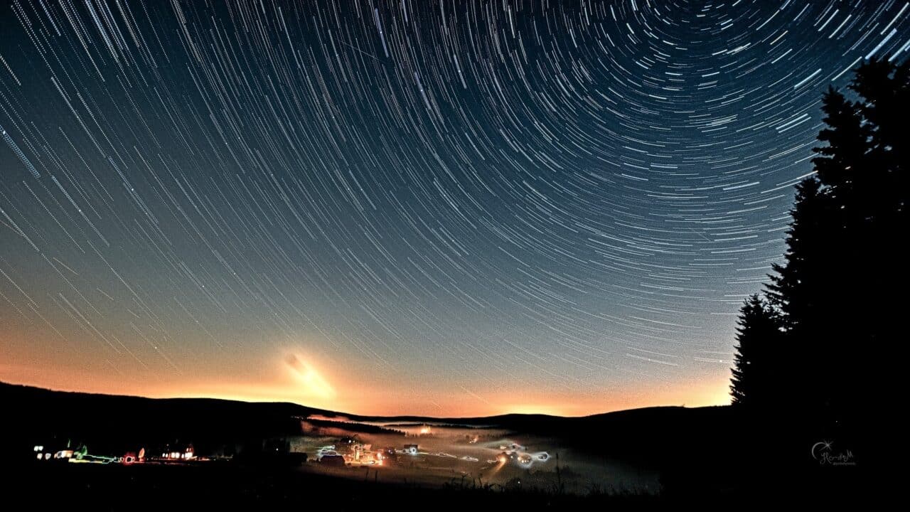 How To Photograph night sky, star trails