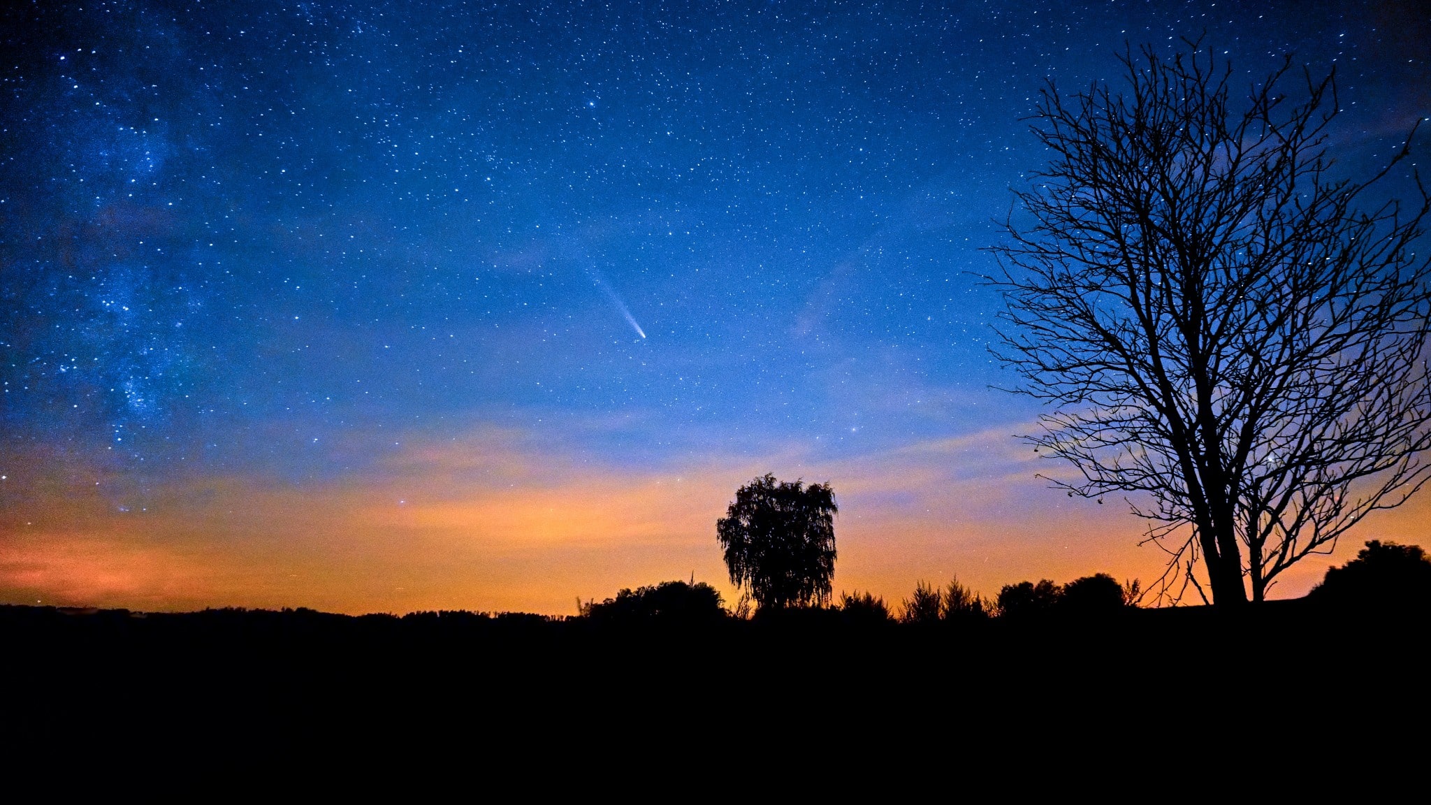 How To Photograph Comets, Meteor Showers, and Stars