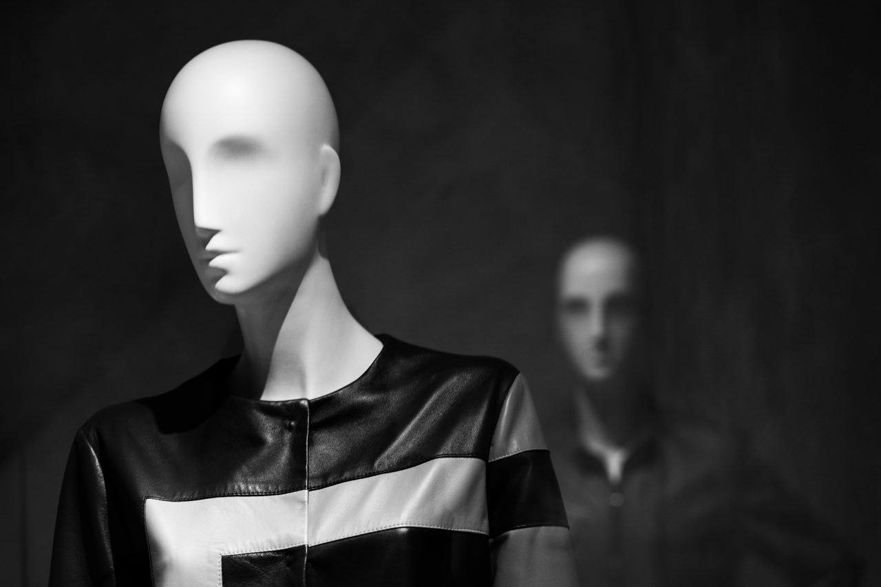 Street Photography for Beginners: mannequin