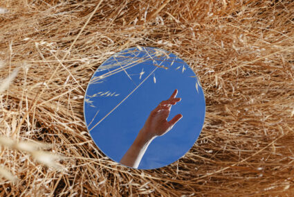 5 Creative Mirror Photography Ideas